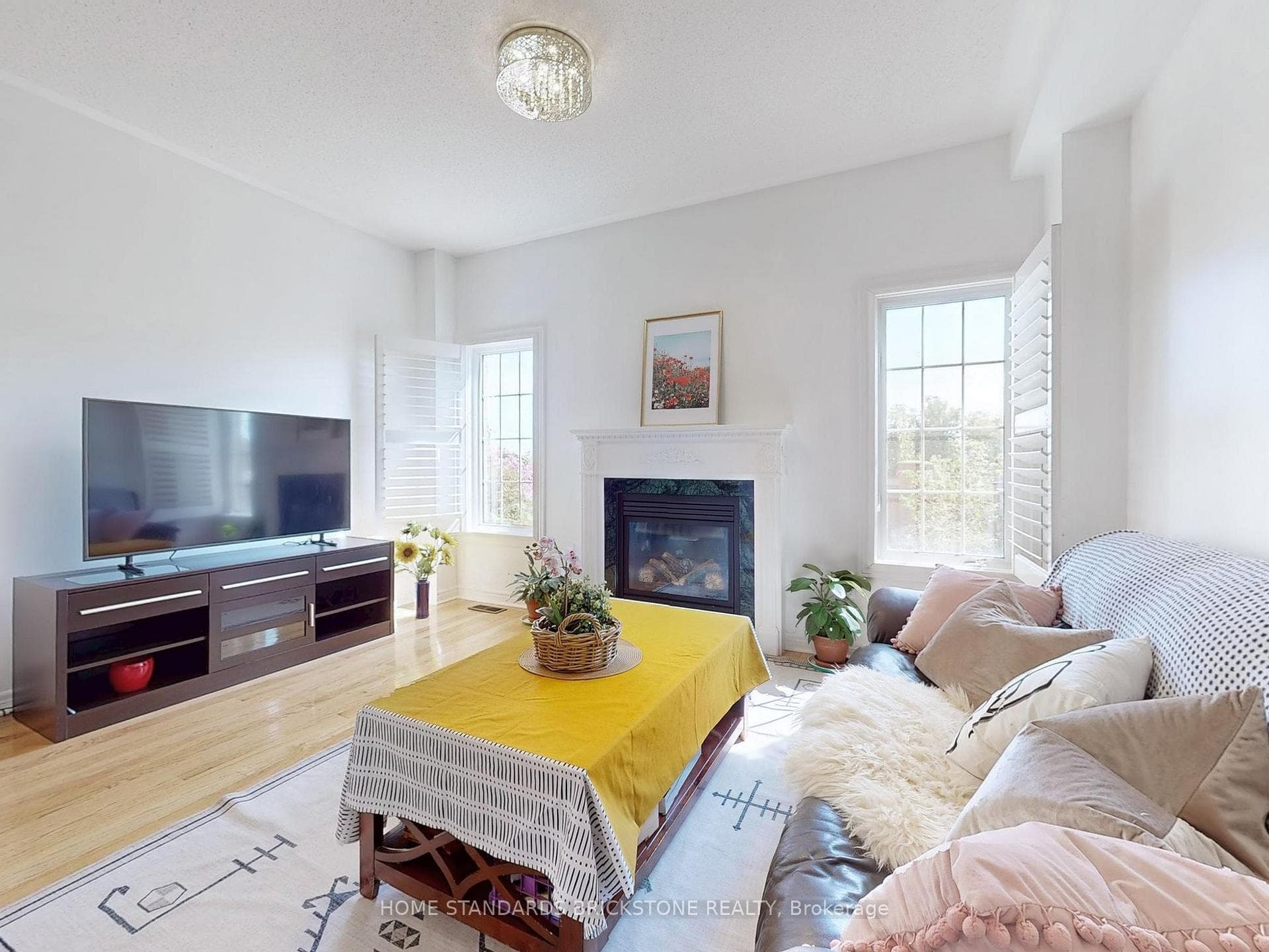 50 Versailles Crescent photo 11