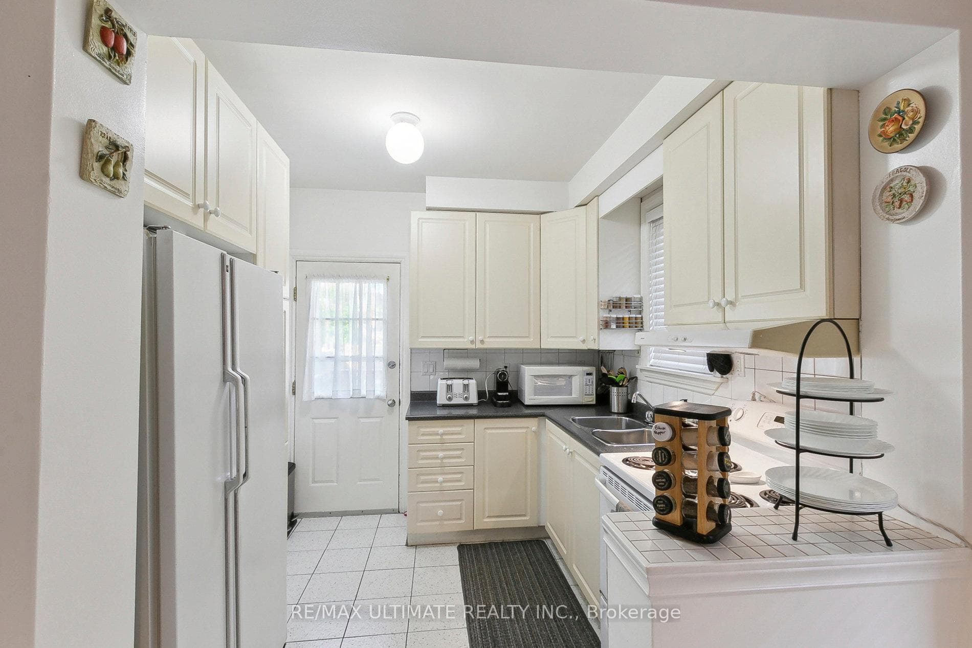 405 Northcliffe Boulevard photo 15