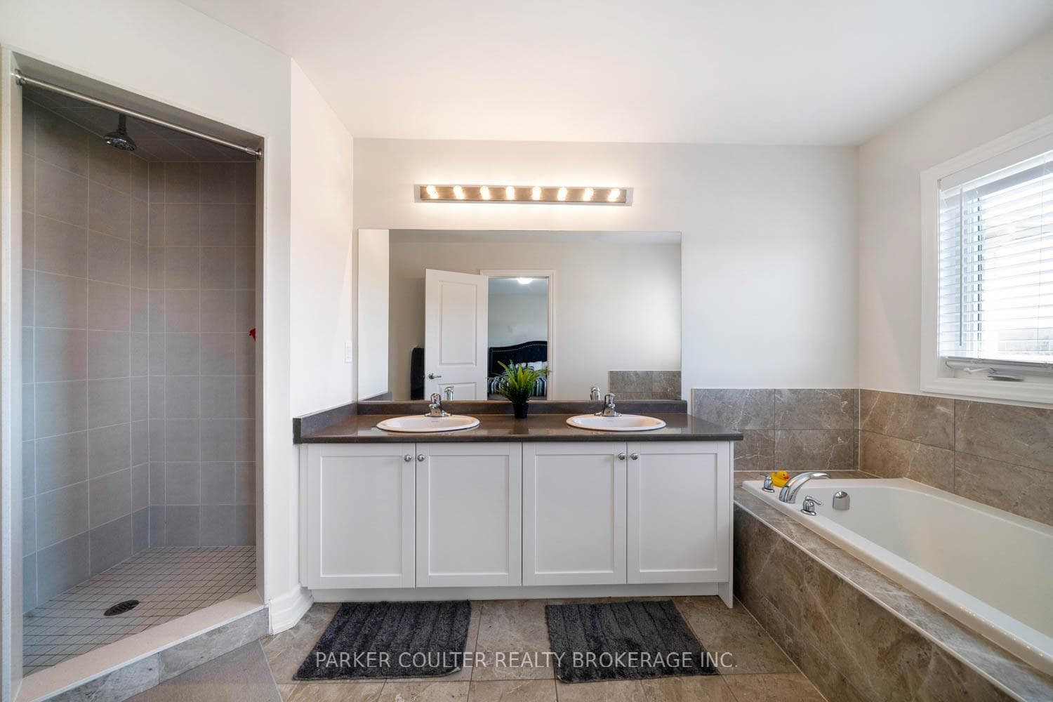 107 Wagner Crescent photo 28