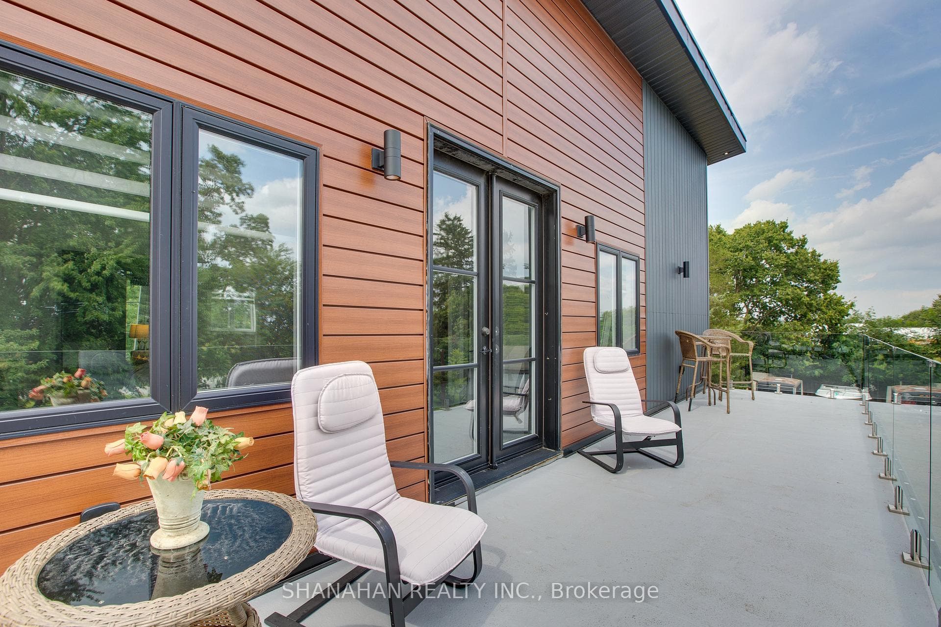 1034 Longwoods Road photo 36