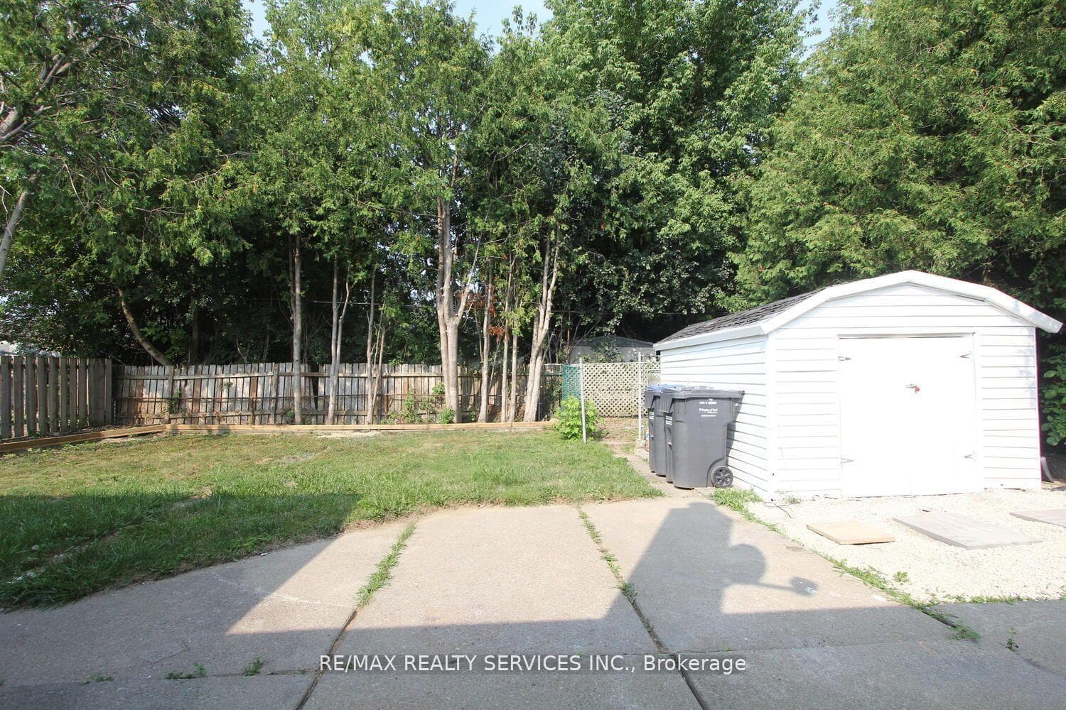 32 Sanford Crescent photo 15