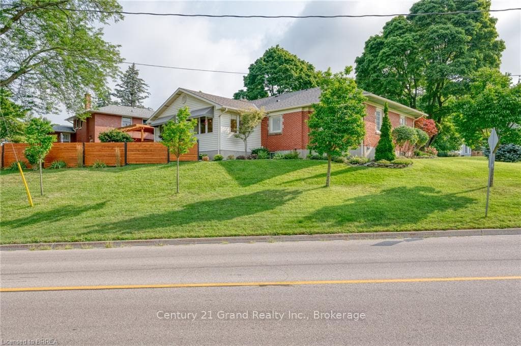 26 Simcoe Boulevard photo 6