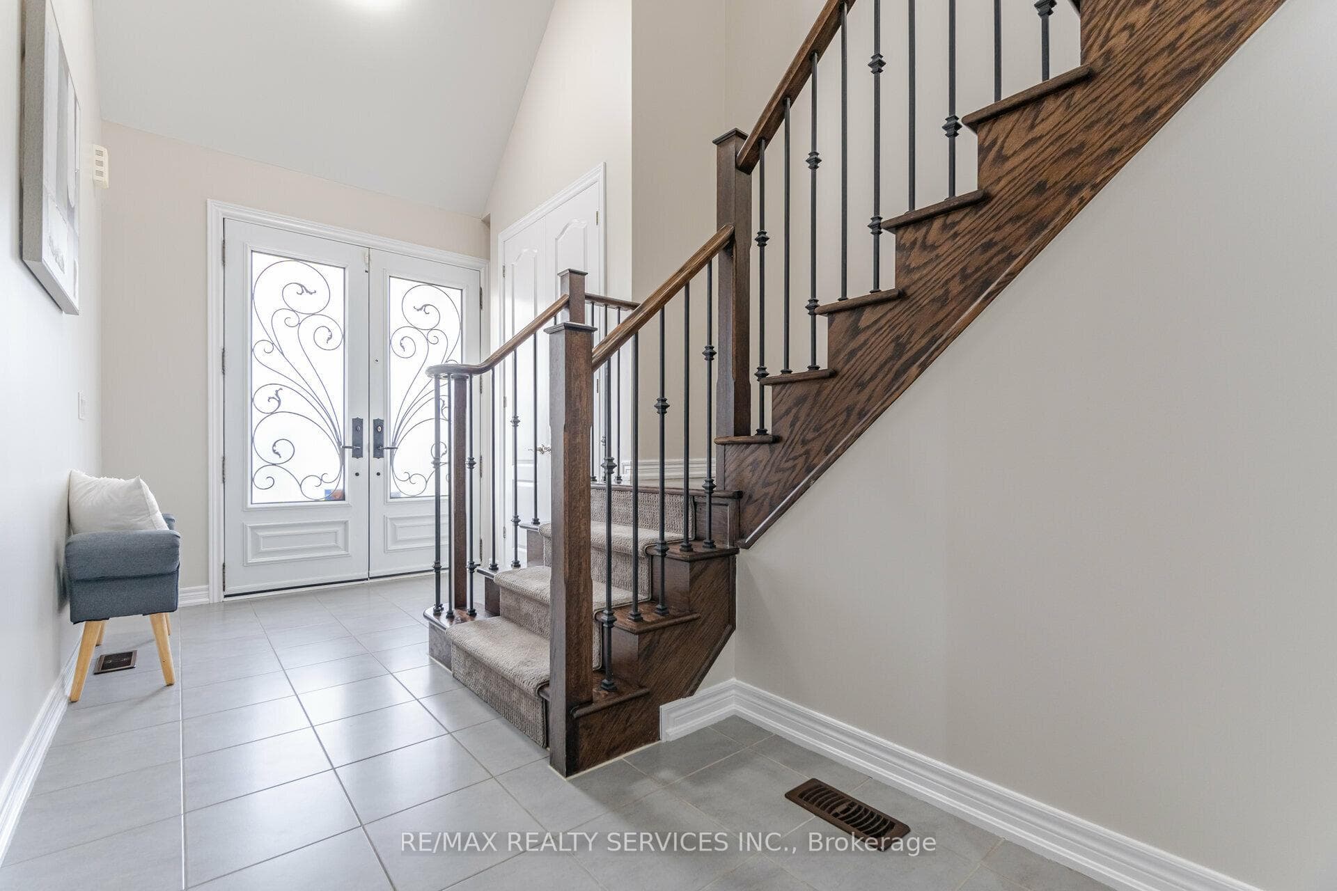220 Learmont Avenue photo 19