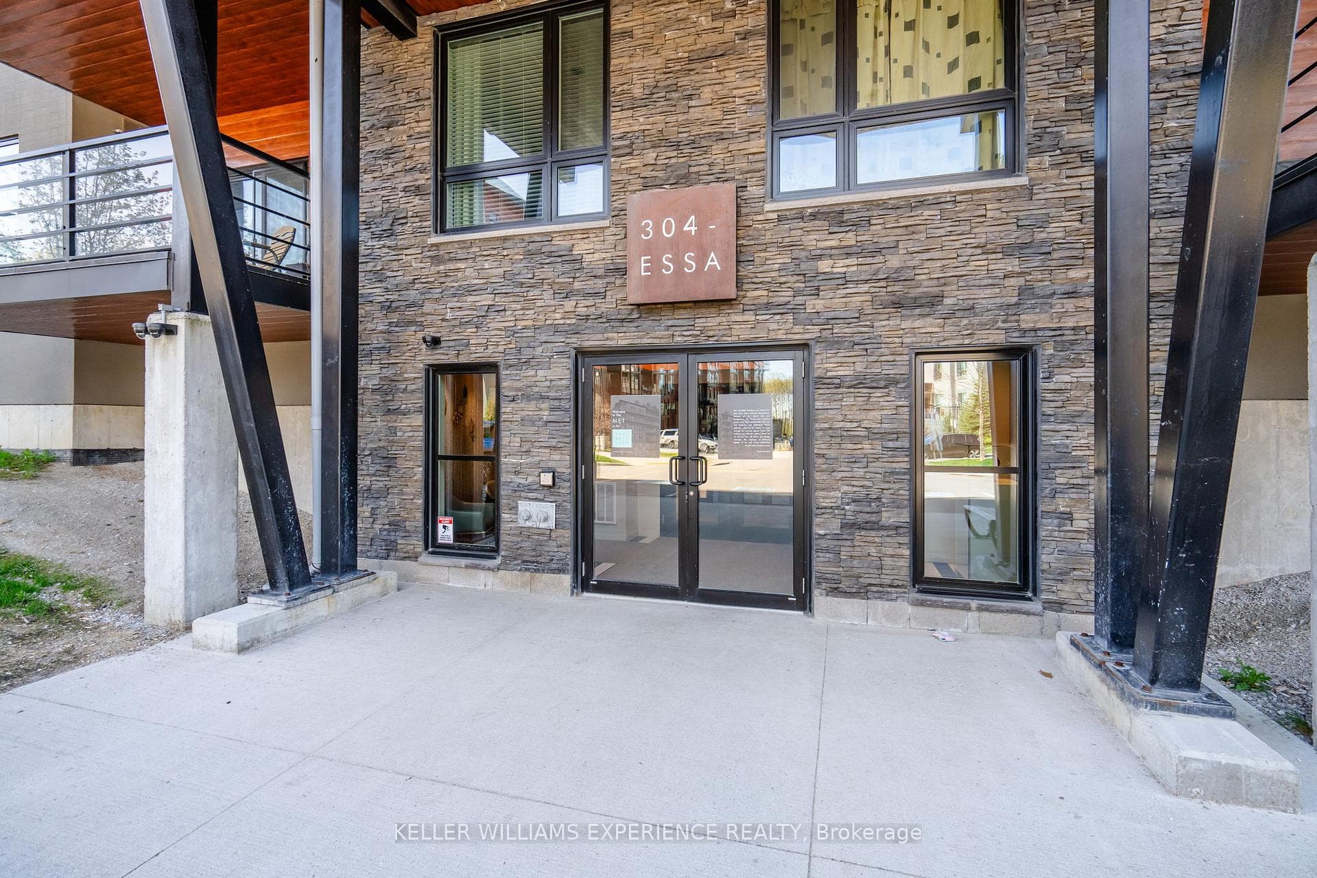 304 Essa Road Unit 301 photo 5