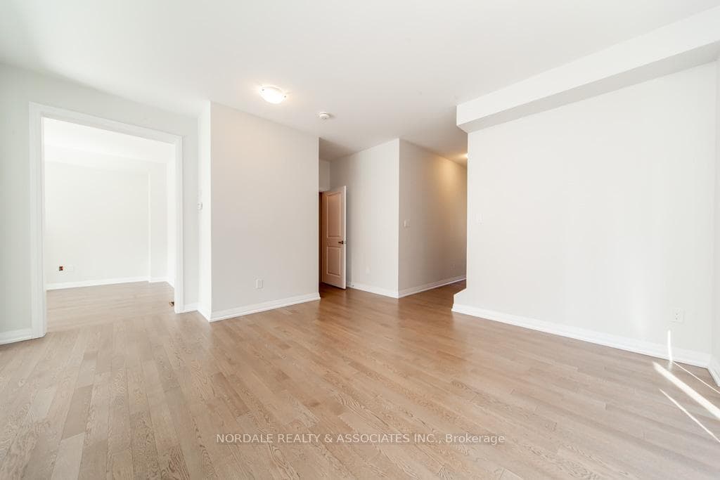 1433 STOVELL Crescent photo 8