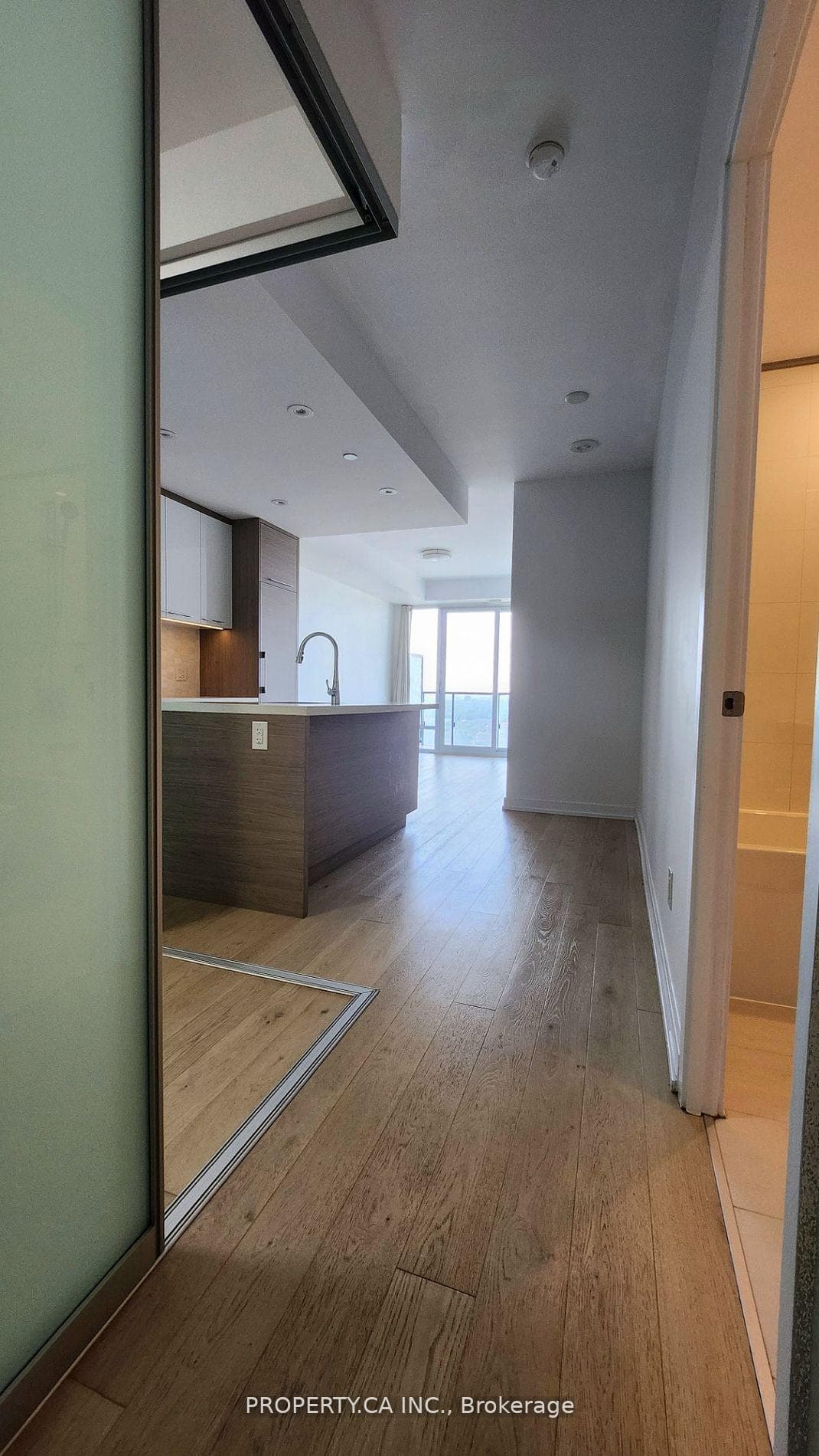 488 University Avenue Unit 4801 photo 2