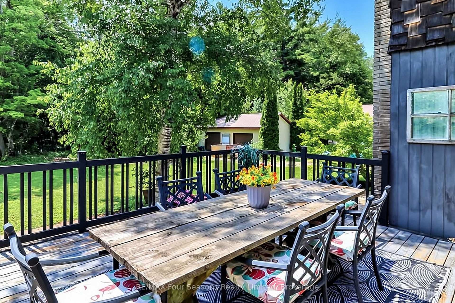 Outdoor deck