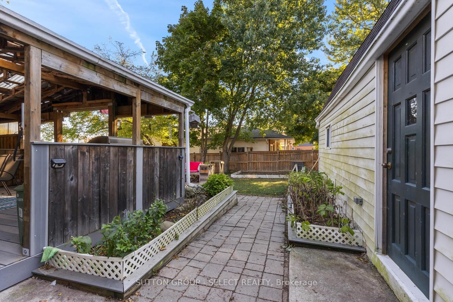 114 St Lawrence Boulevard photo 24