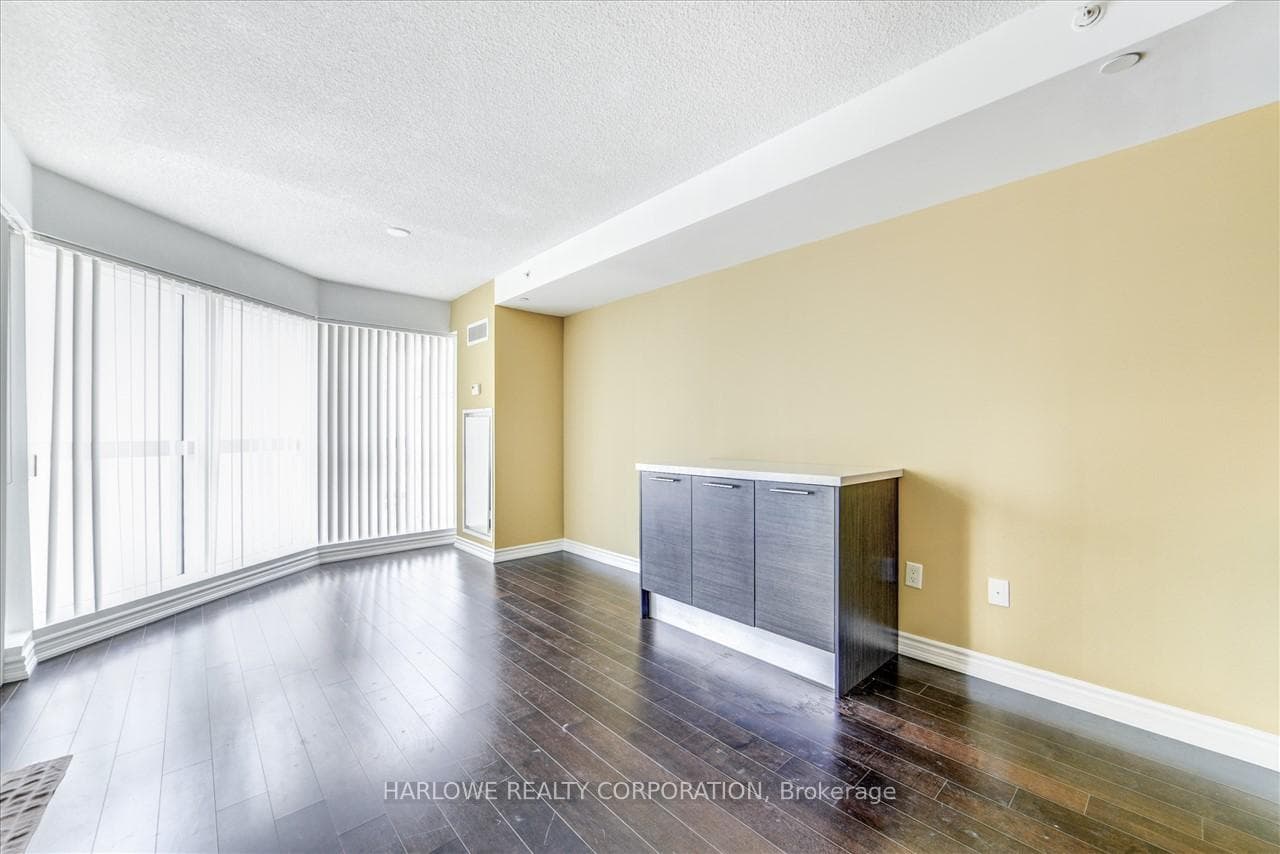 386 Yonge Street Unit 824 photo 13