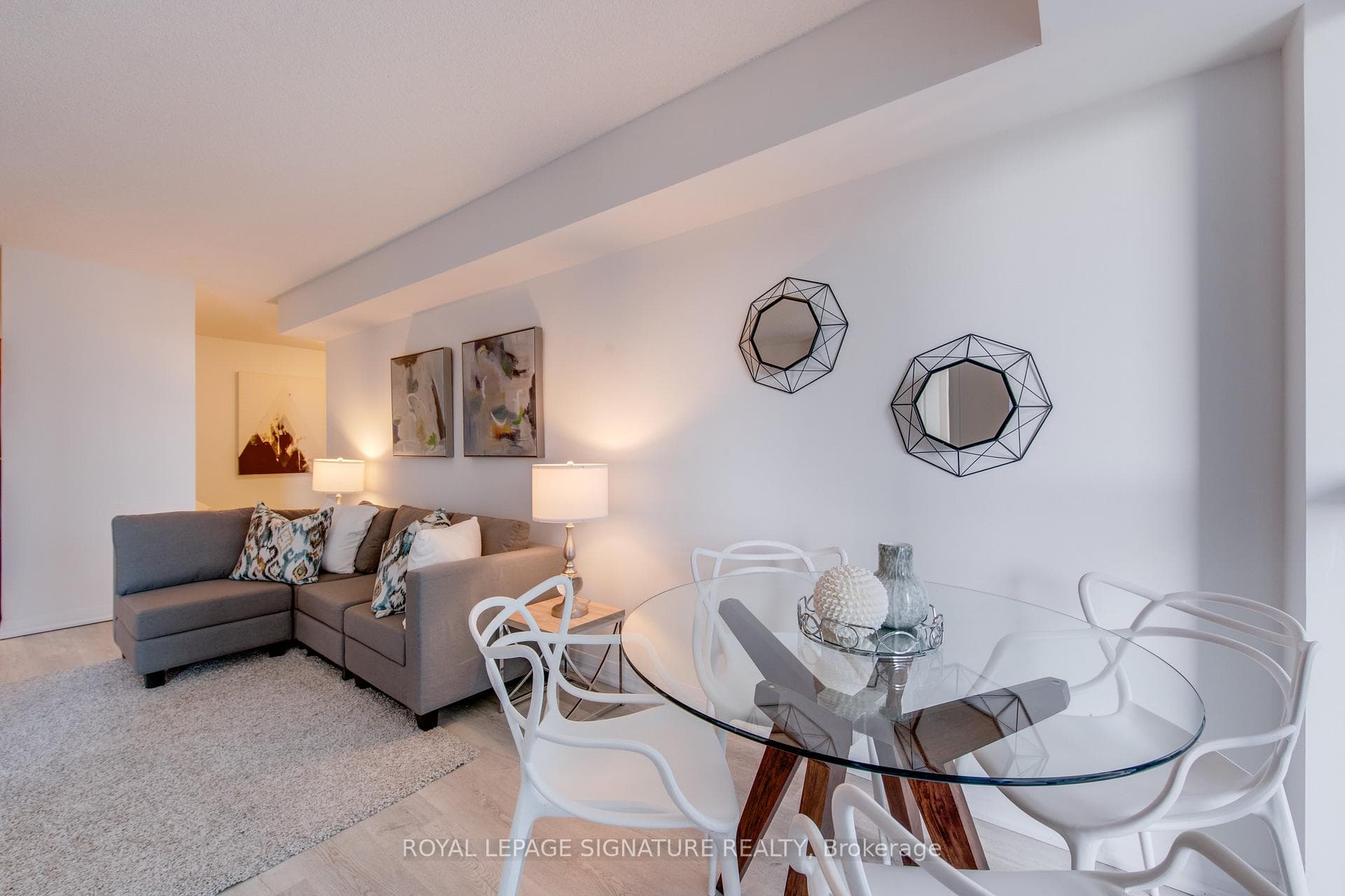 30 Meadowglen Place Unit 2401 photo 9