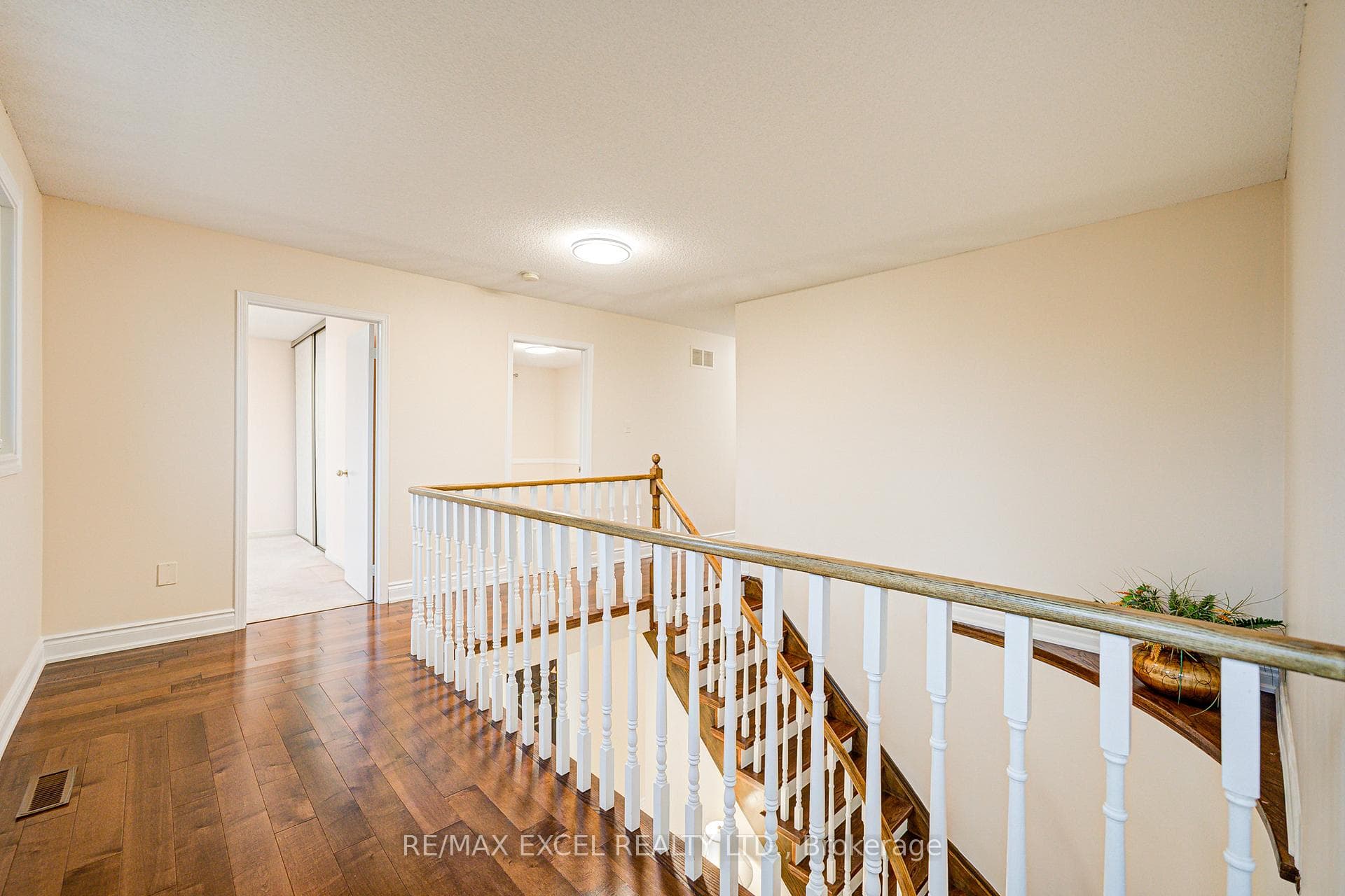 18 Tamara Drive photo 42