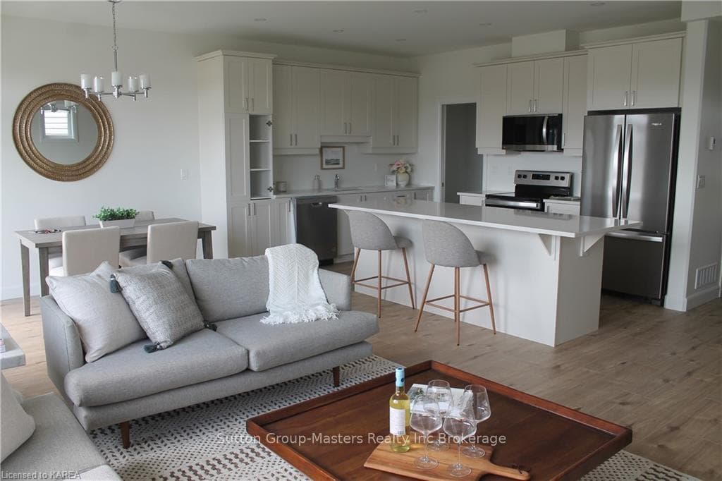 215 SUPERIOR Drive photo 5