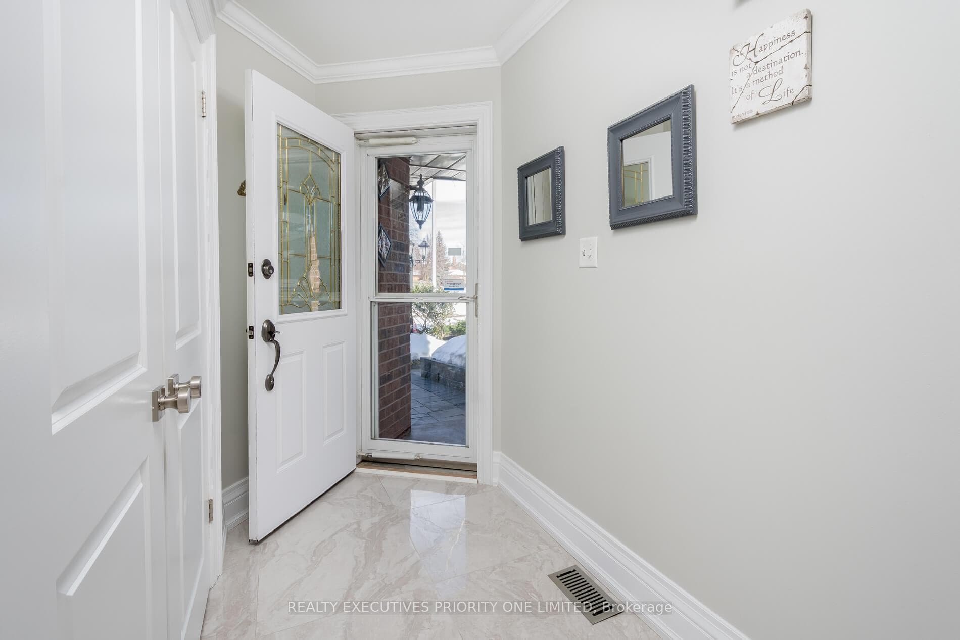 104 Lamar Street photo 5