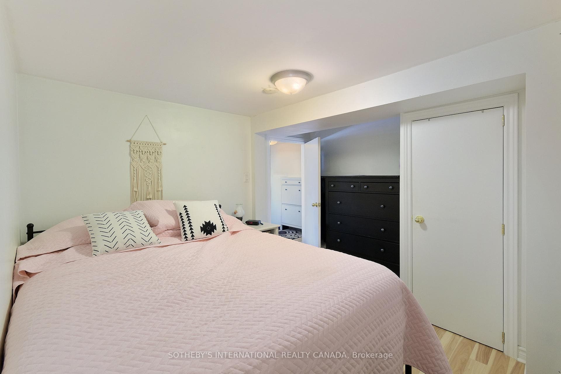 1155 Davenport Road photo 18