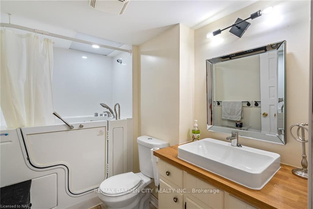 670 Vine Street photo 28
