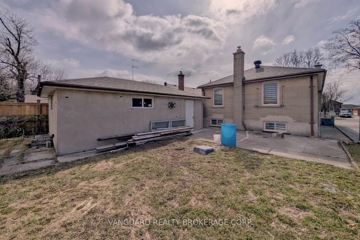 14 Bradfield Avenue Unit Main photo 35