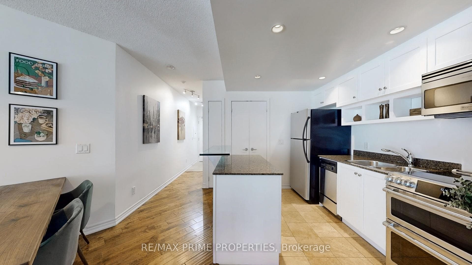 218 Queens Quay Unit 403 photo 13