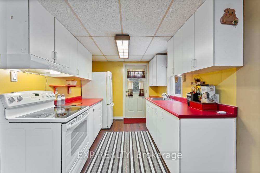 Bright & Cheerful Kitchen