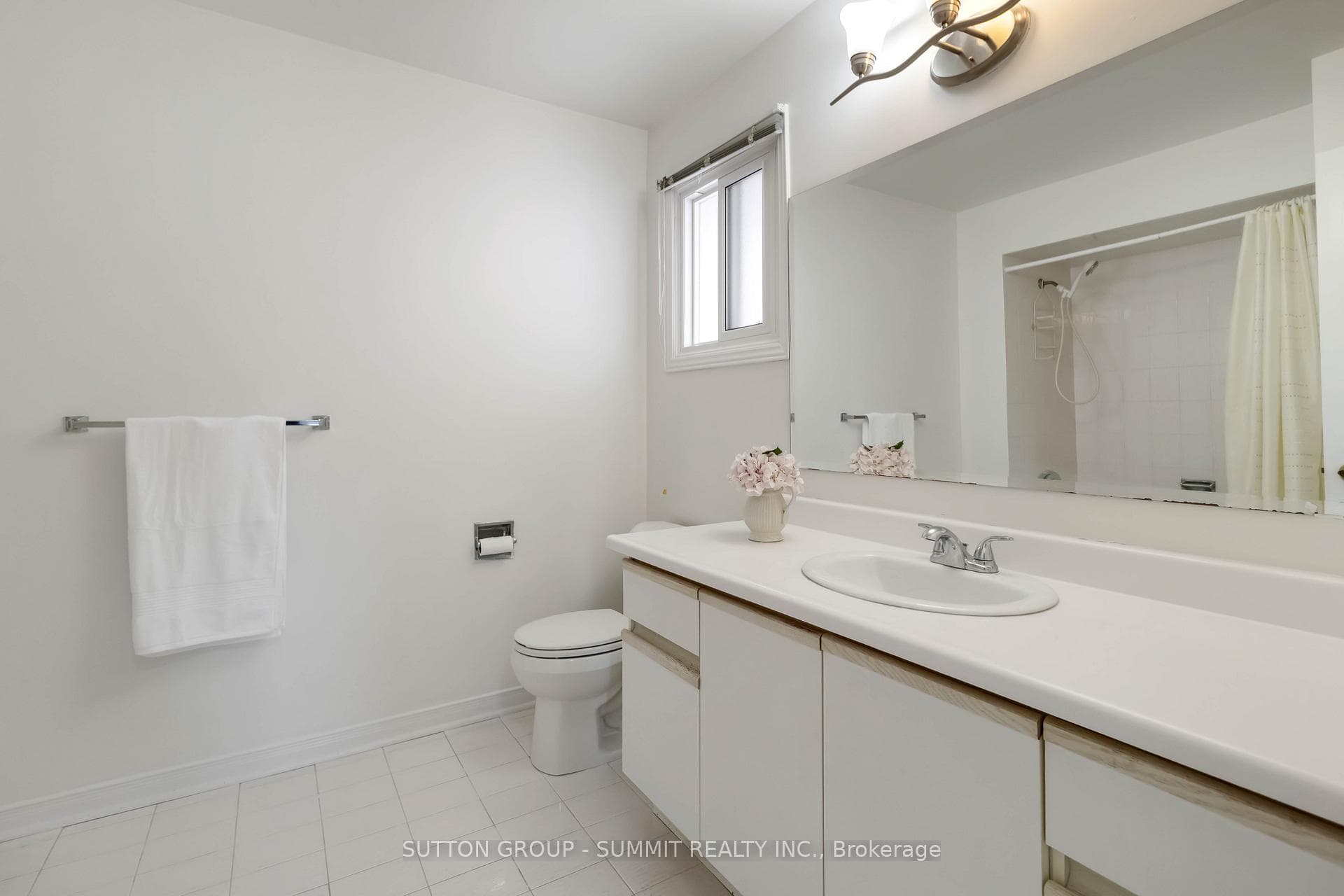 4466 GLADEBROOK Crescent photo 18
