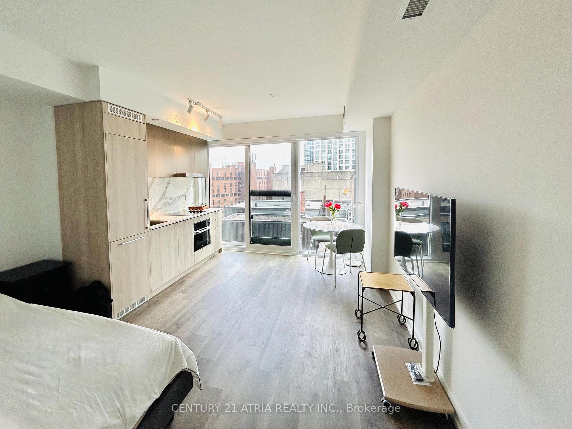 771 Yonge Street Unit 1611 photo 1