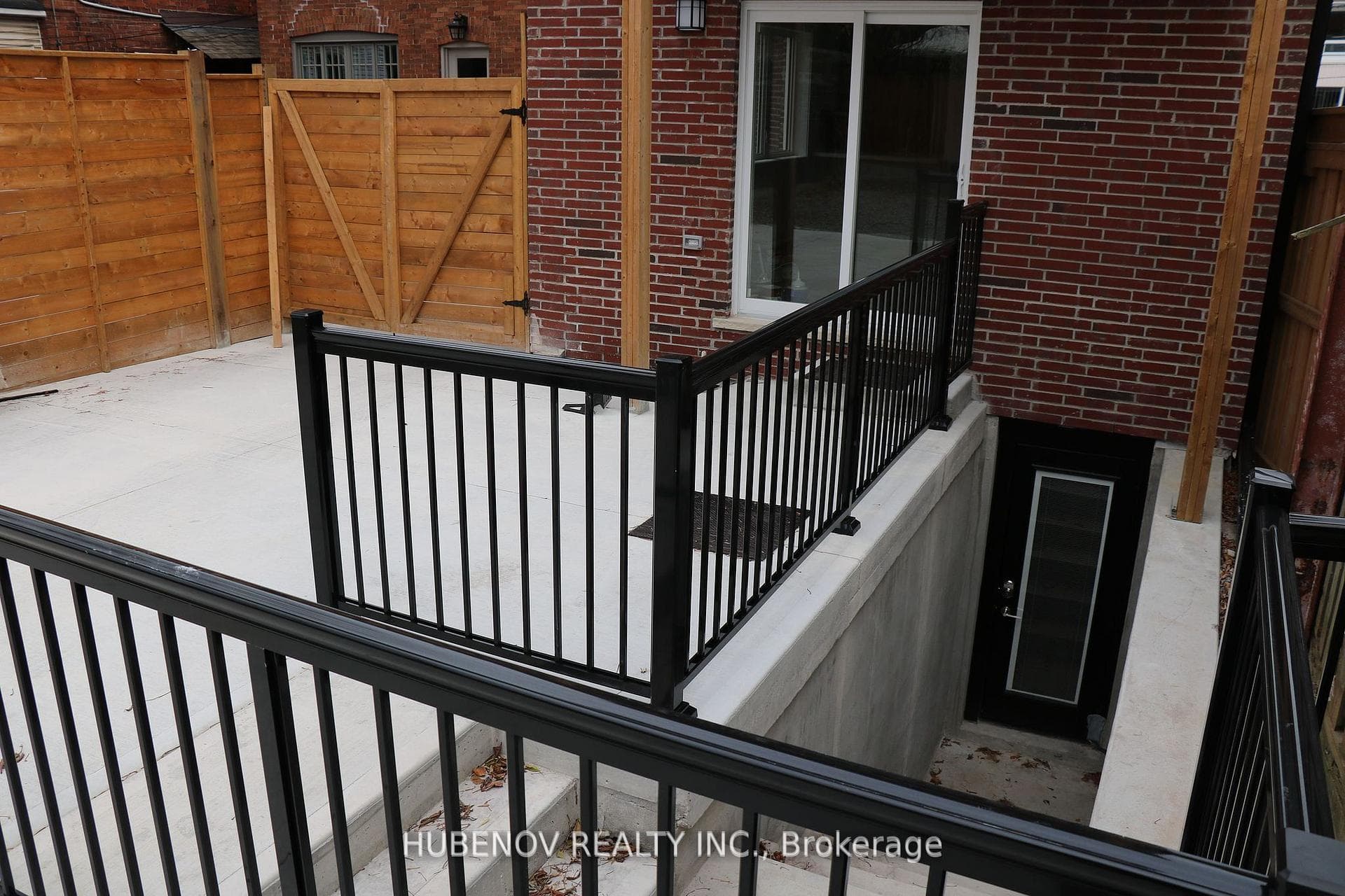 1640 Dufferin Street photo 39