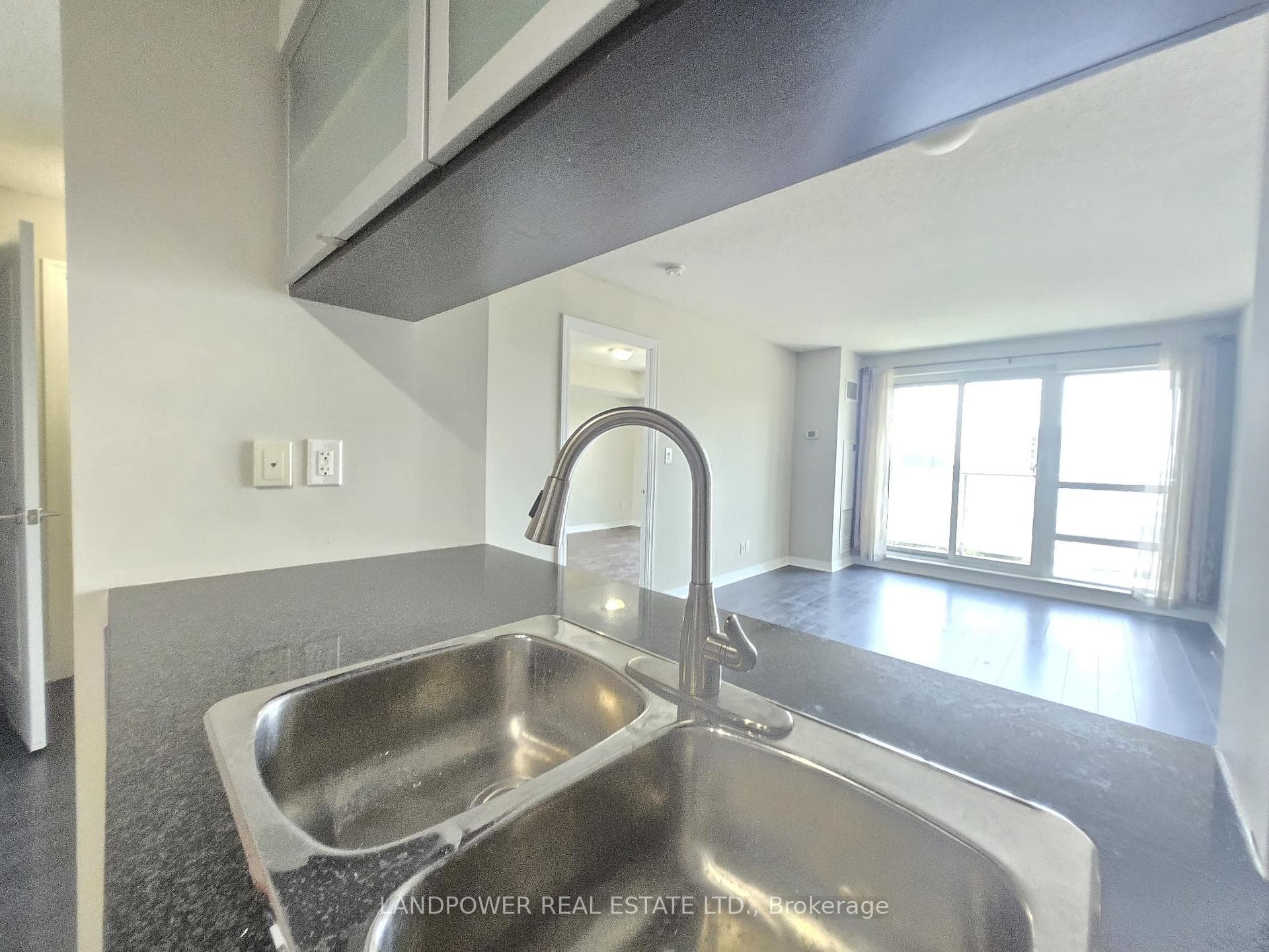 2015 Sheppard Avenue Unit 802 photo 9