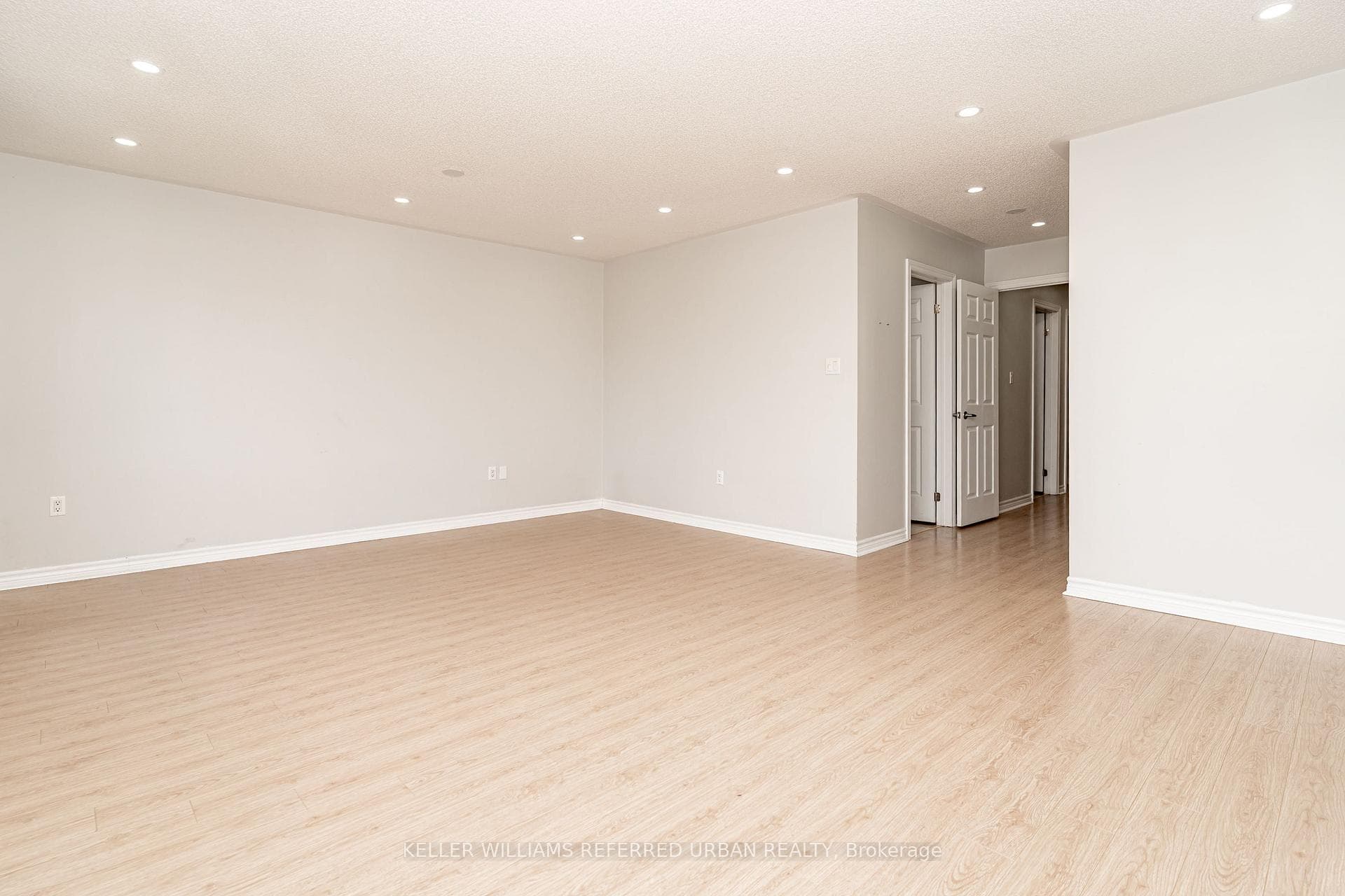 13313 Bathurst Street photo 9