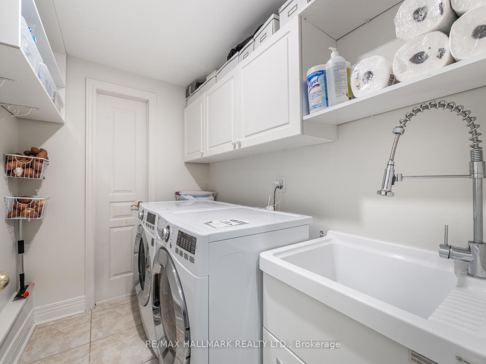 74 Macpherson Avenue photo 41