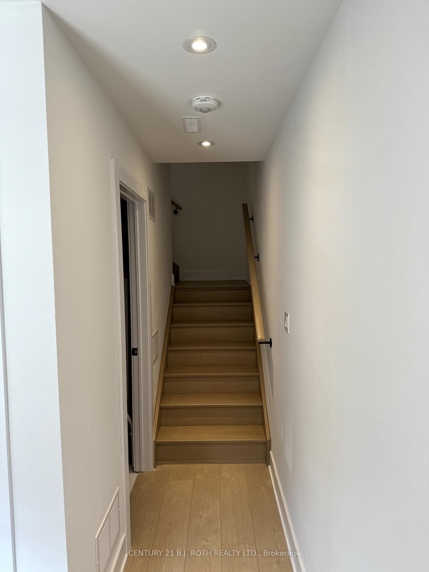 22 hay Lane photo 3