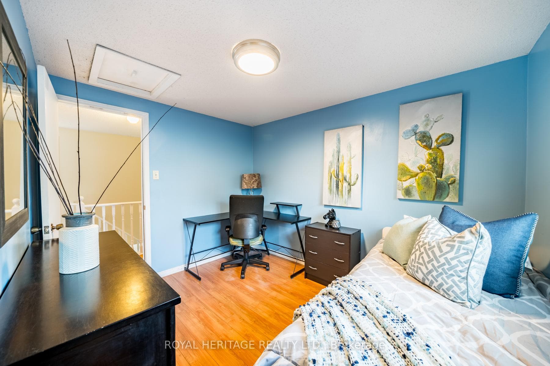 10 Mowat Court photo 27