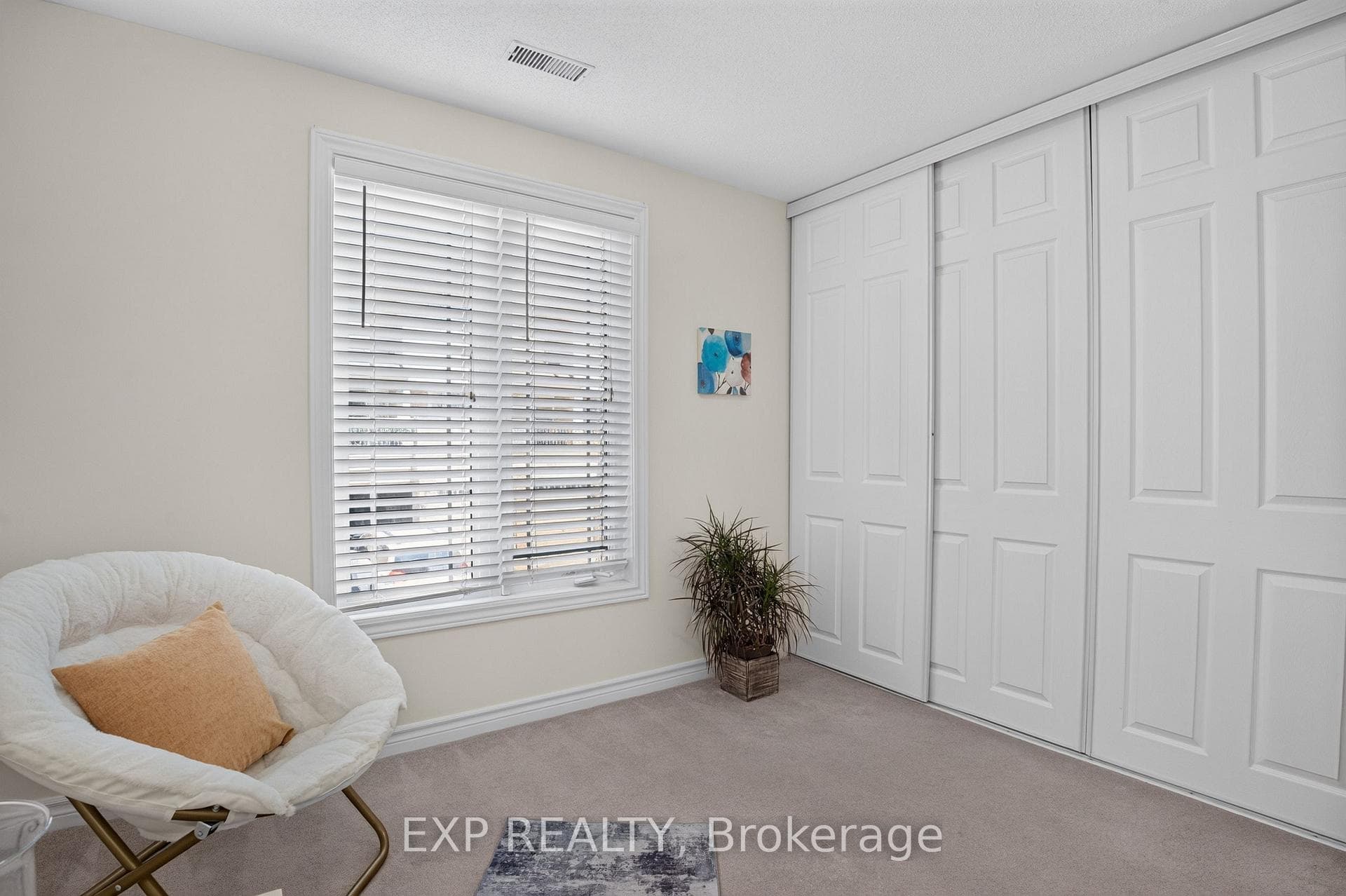 Secondary bedroom