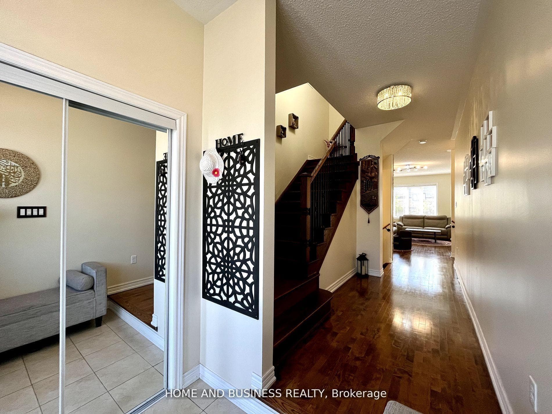 5532 Meadowcrest Avenue photo 4