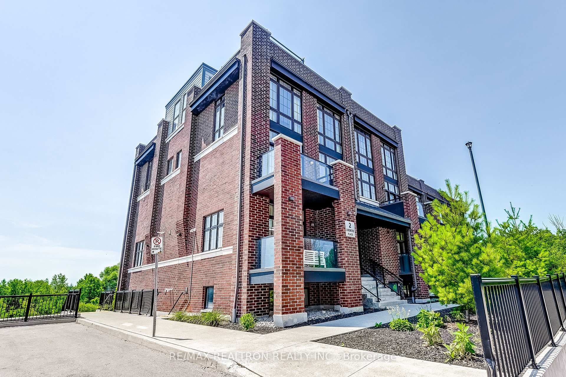 2 Linsmore Place Unit 310 photo 3