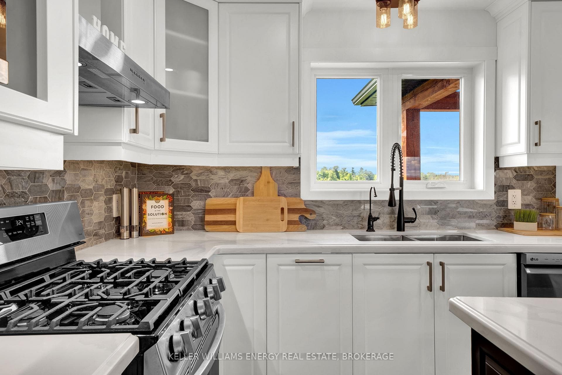 266 Catchmore Road photo 14