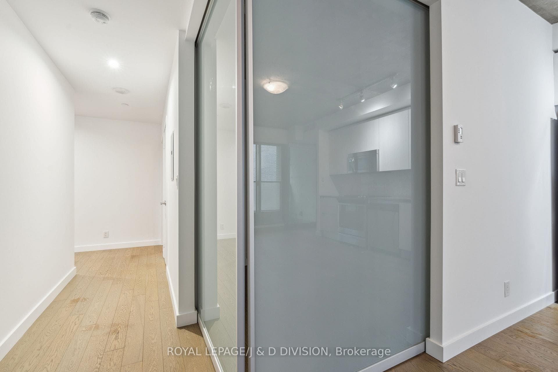 111 Bathurst Street Unit 423 photo 21