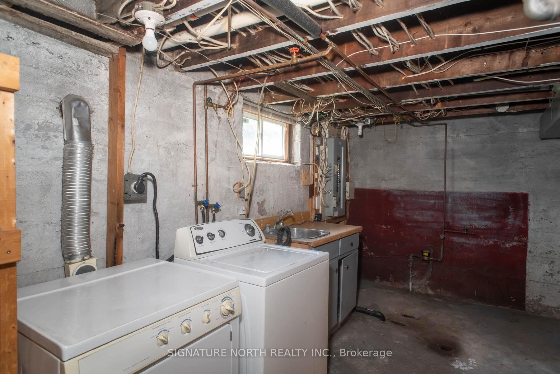 115 College Street photo 38