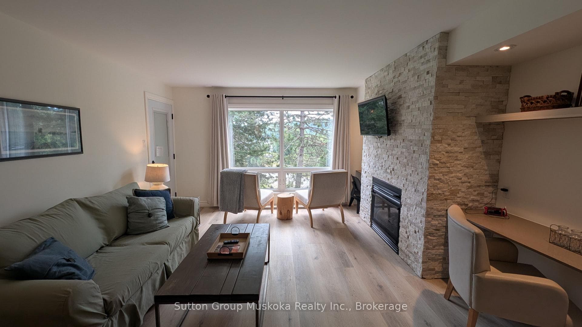 52-205 Deerhurst Drive photo 4