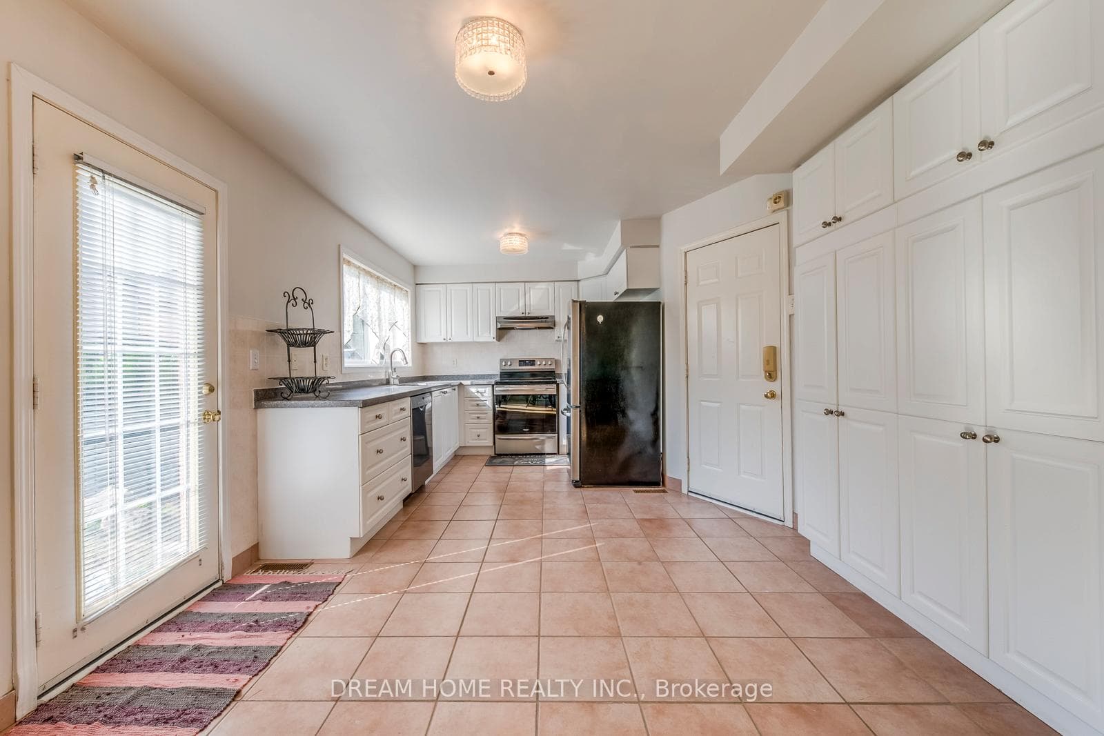 1281 GLENROSE Crescent photo 16