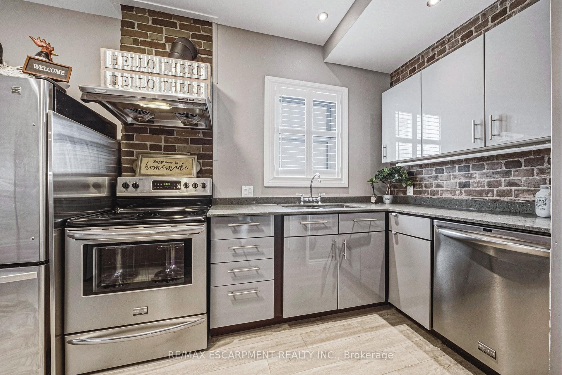 218 Grosvenor Avenue photo 9