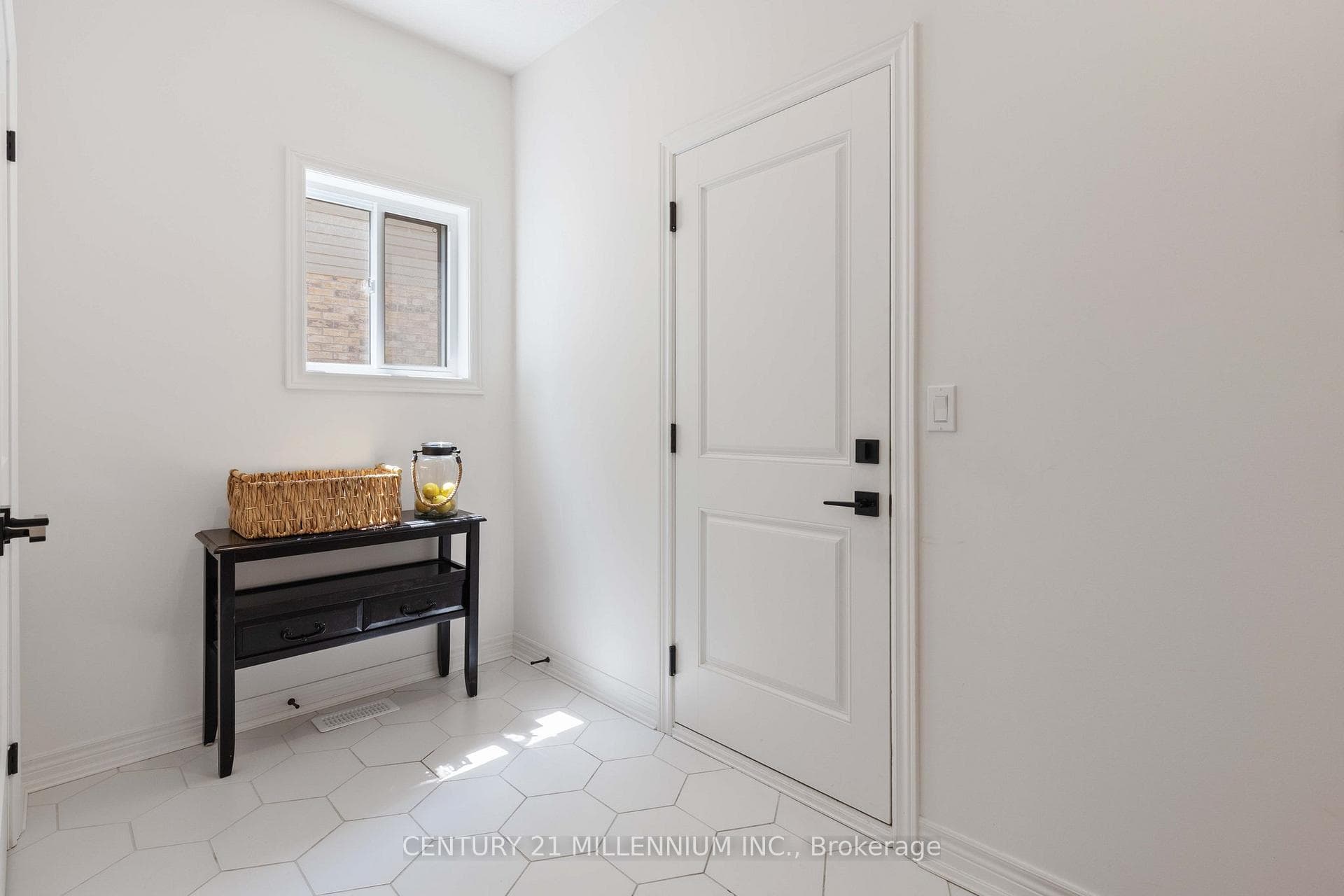 135 Plewes Drive photo 21