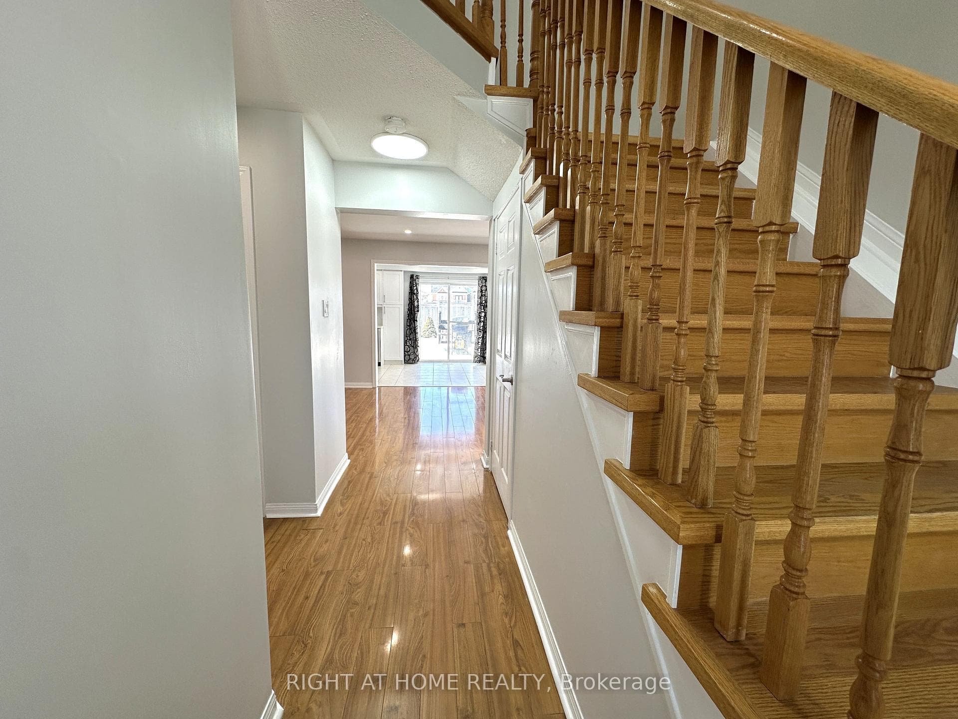56 Longueuil Place photo 20