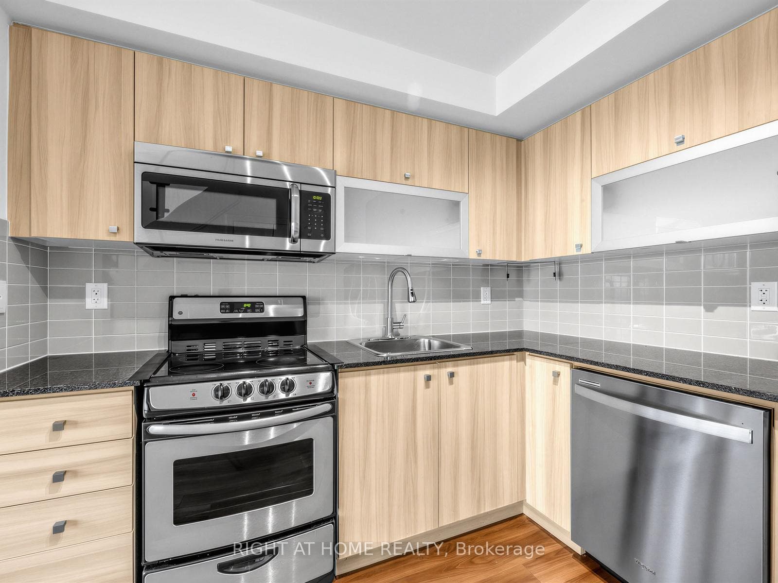 2015 Sheppard Avenue Unit 318 photo 7