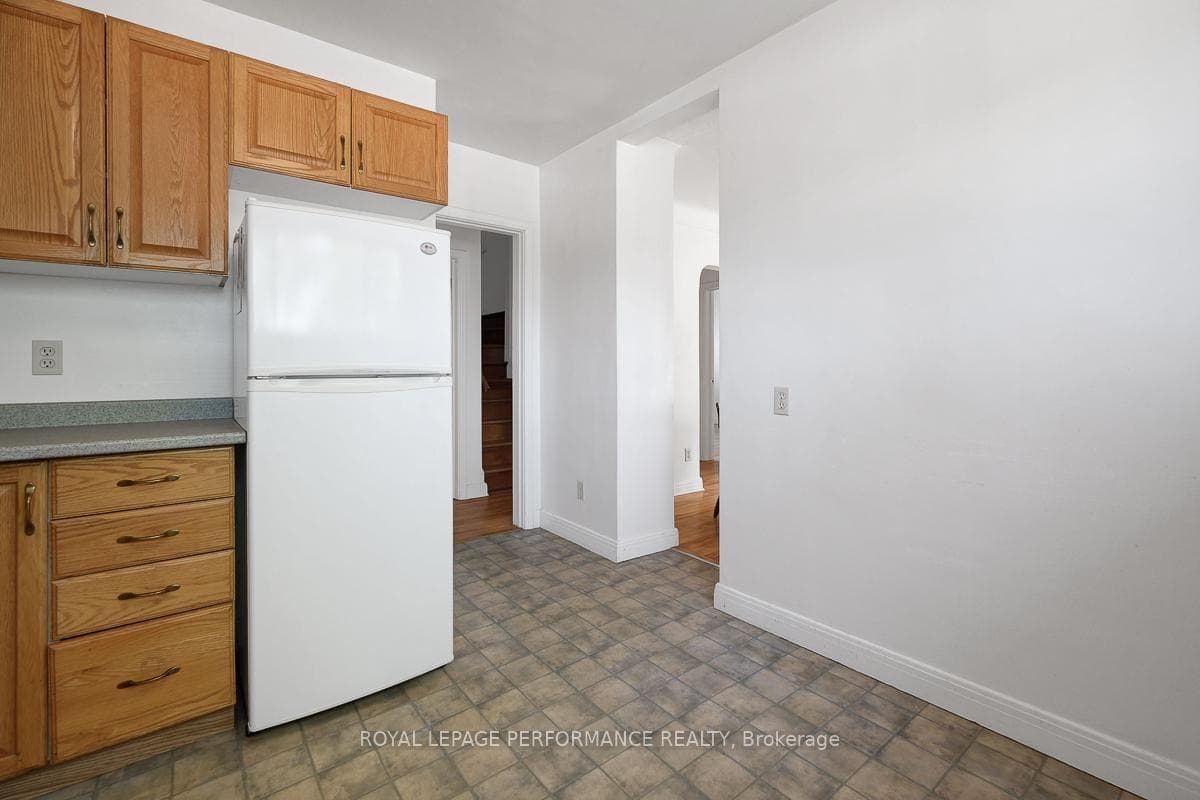 535 Dunbrack Street photo 14