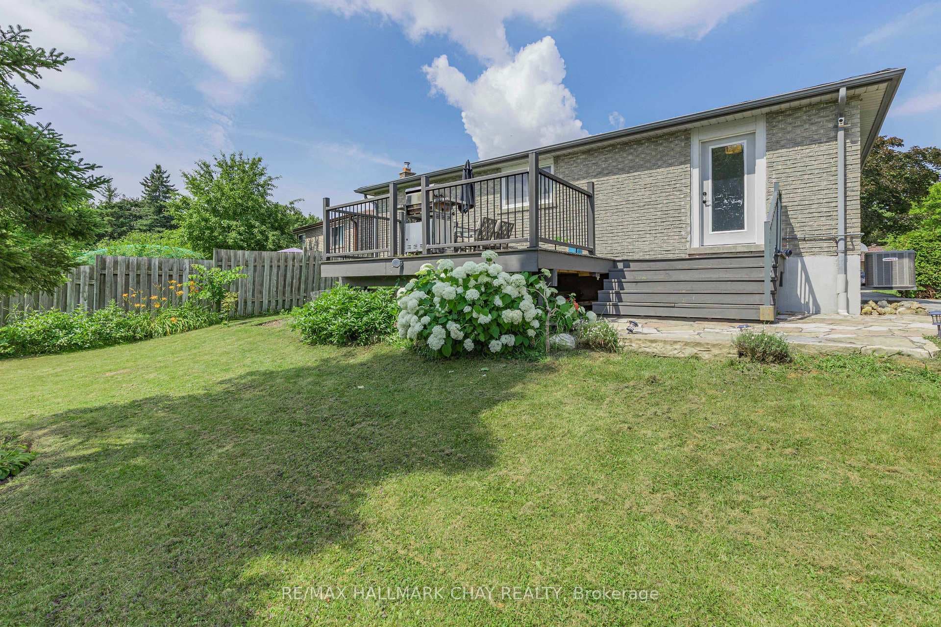 55 Townsend Avenue photo 24