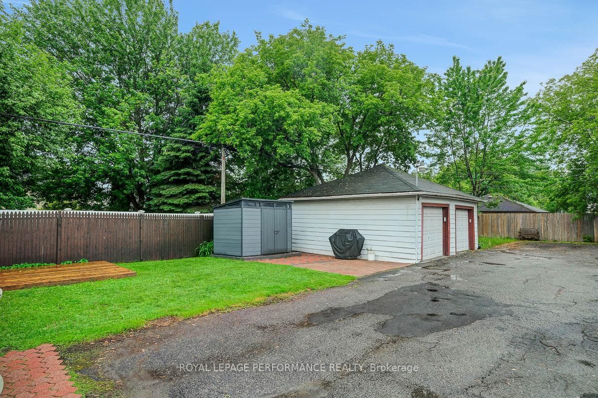 102 Donald Street photo 39