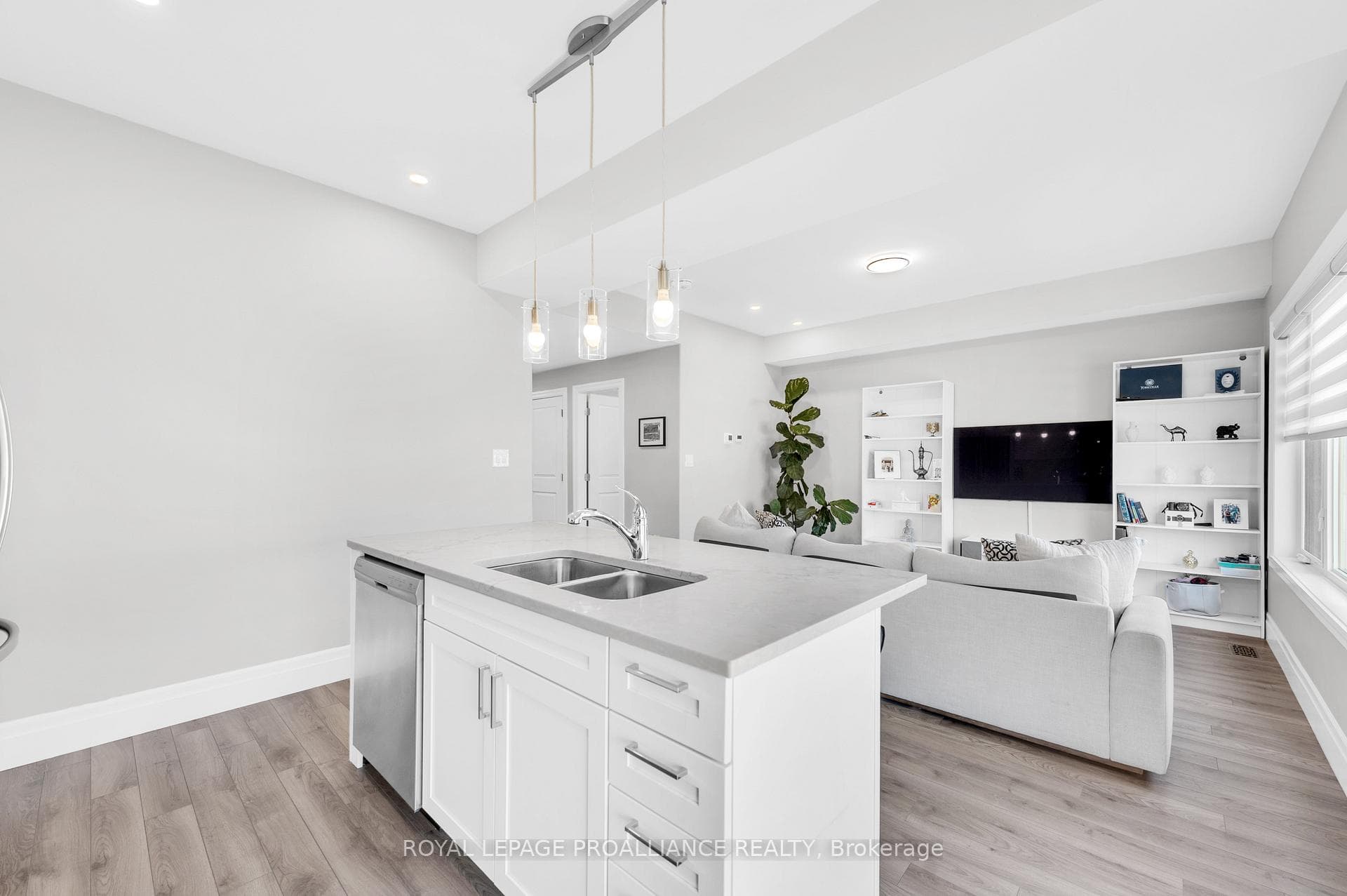 74 Campbell Crescent photo 3