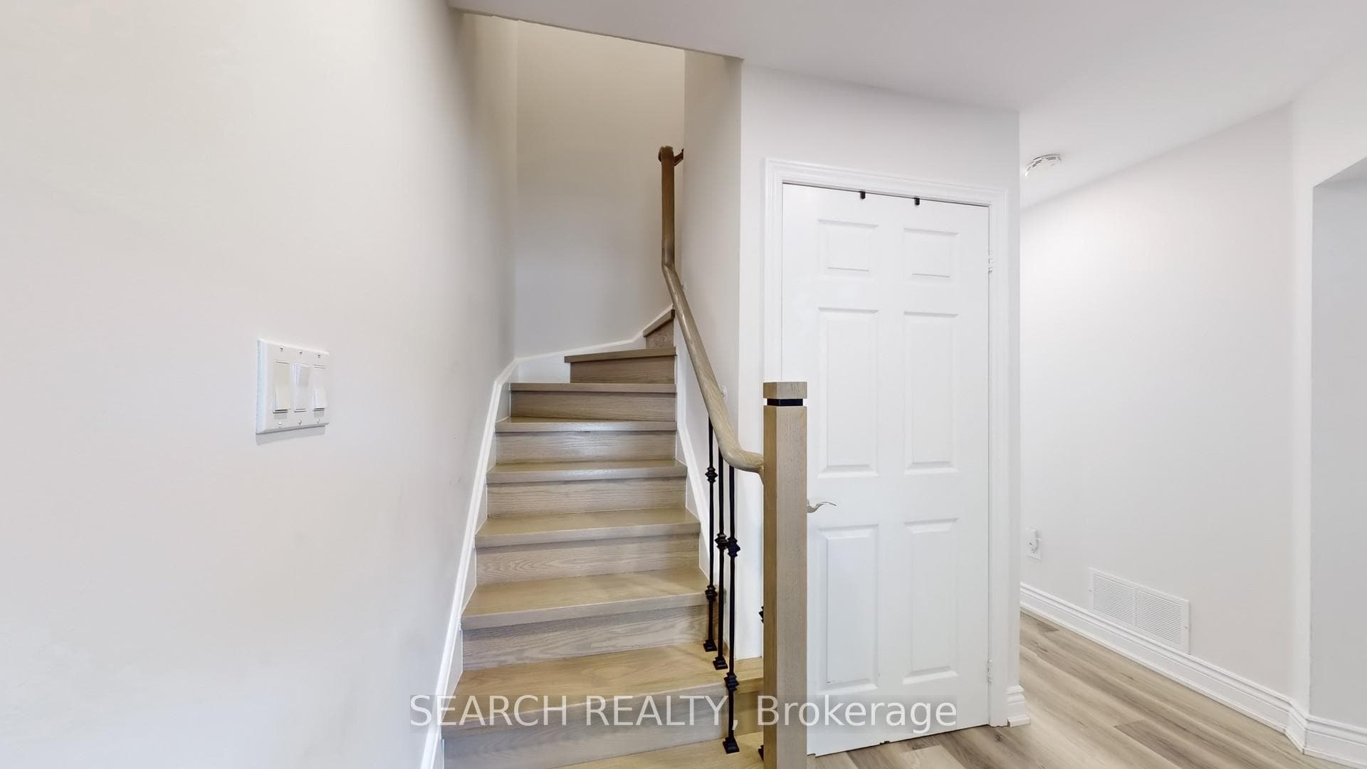 1075 Corrie Street photo 16