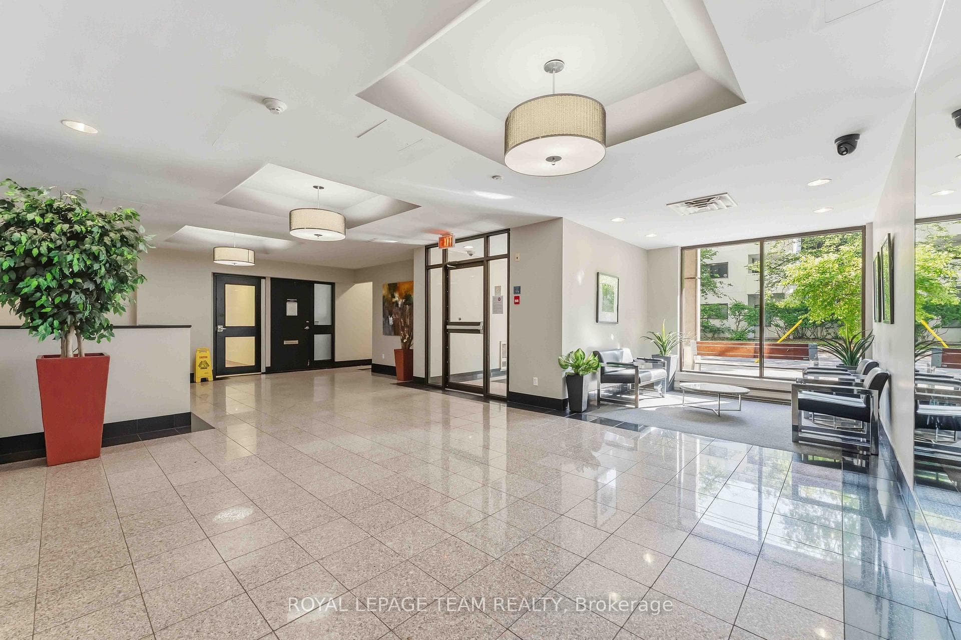 110 Forward Avenue Unit 203 photo 3