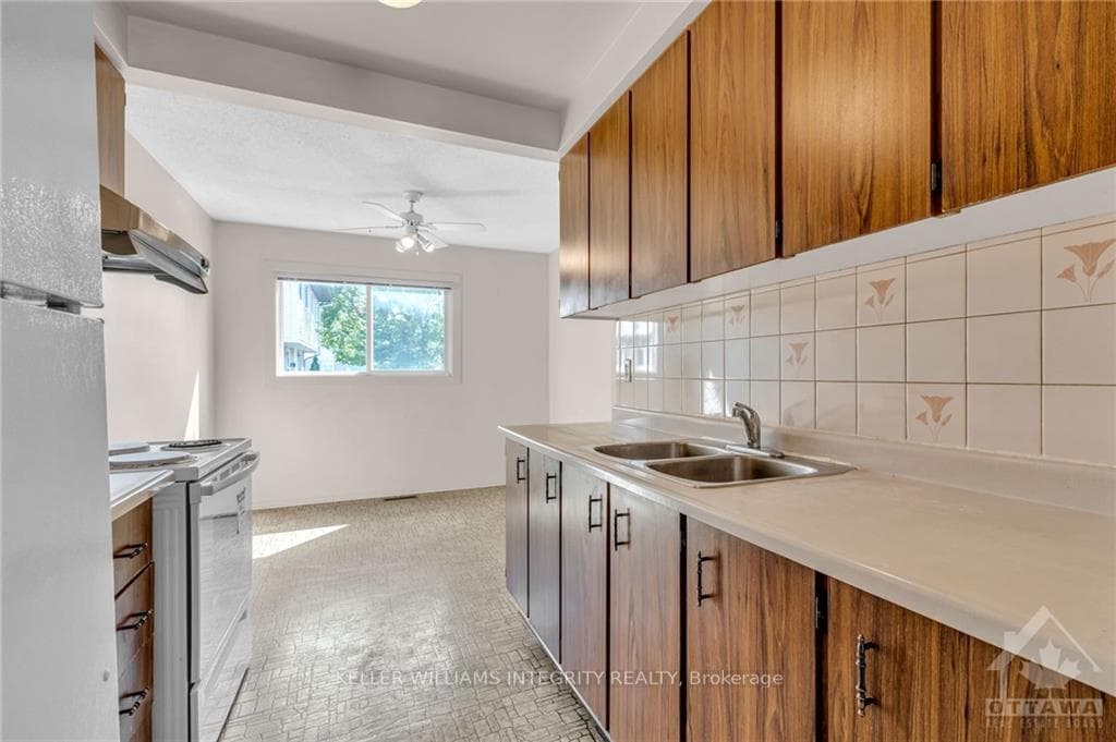 4340 STELLA Crescent photo 7