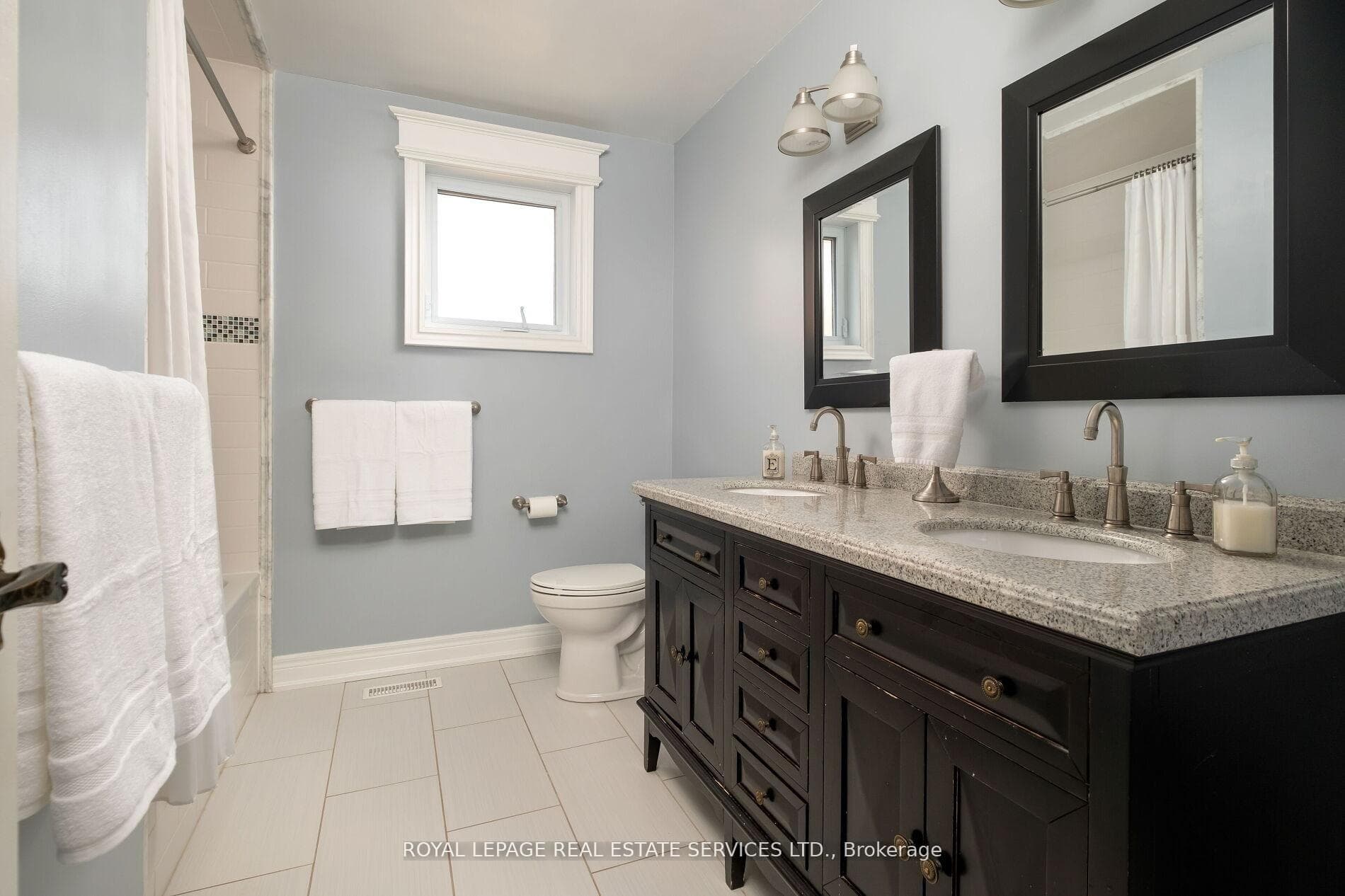 15 Westroyal Road photo 30